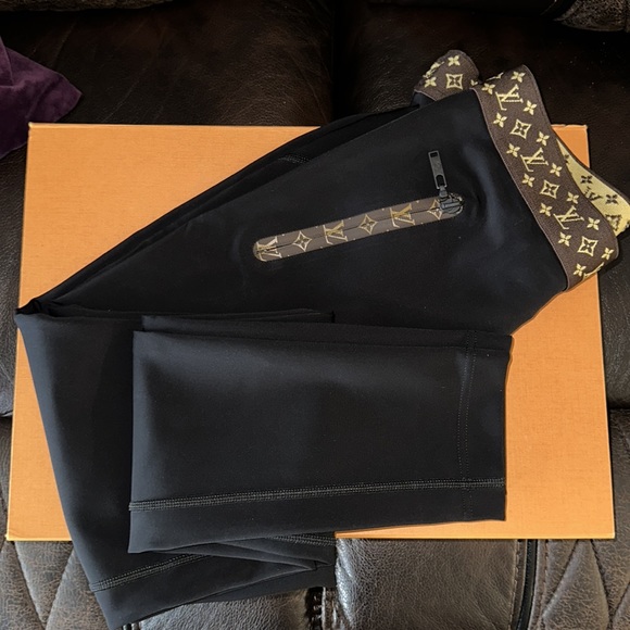Louis Vuitton Leggings With Monogram Elastic Belt - Picture 5 of 7